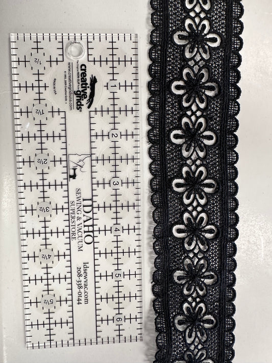 Delicate Lace Trim withFloral Details and Scalloped Edge