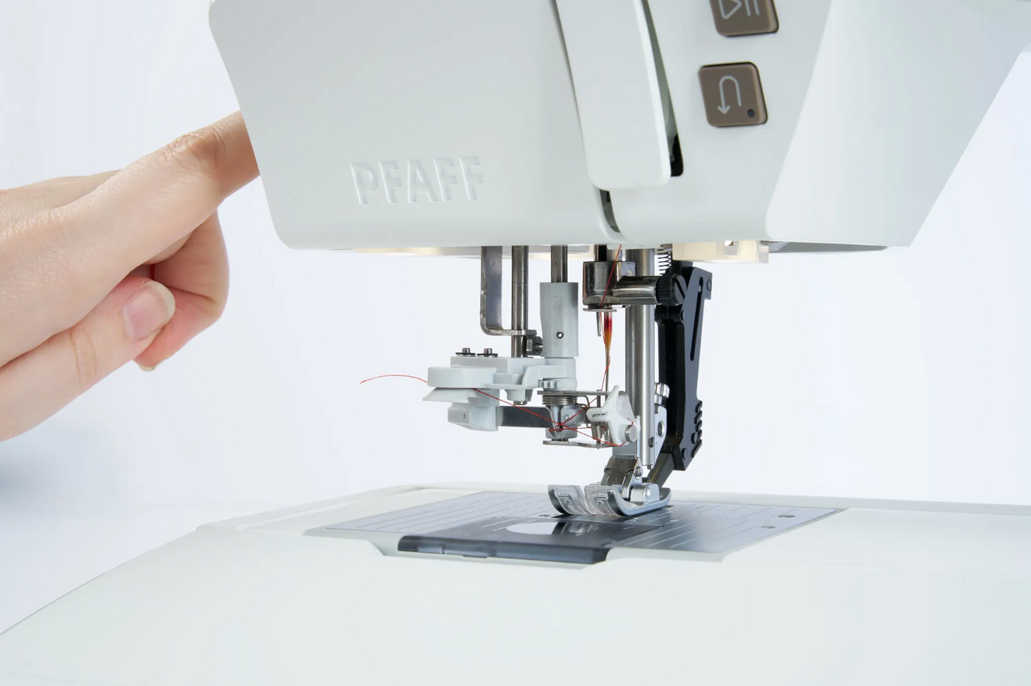 Pfaff Creative Elevate 680